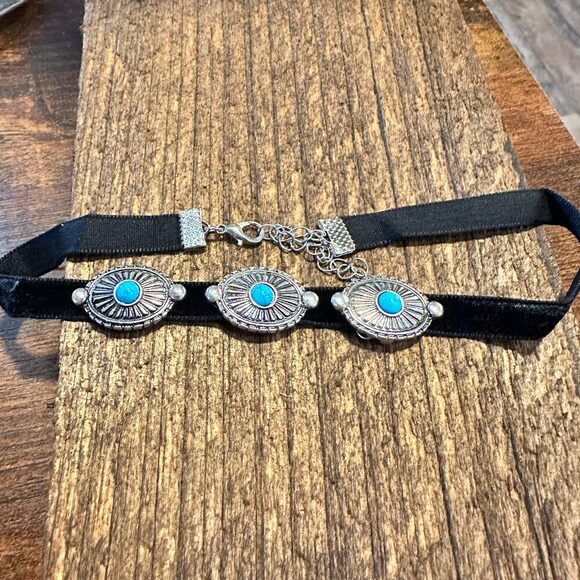 Turquoise Concho Choker Necklace with Black Velvet - Boho Western Style in Gift - Picture 12 of 12